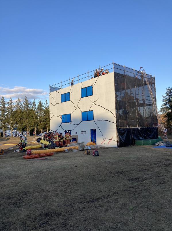 中高層建物座屈救助訓練の様子