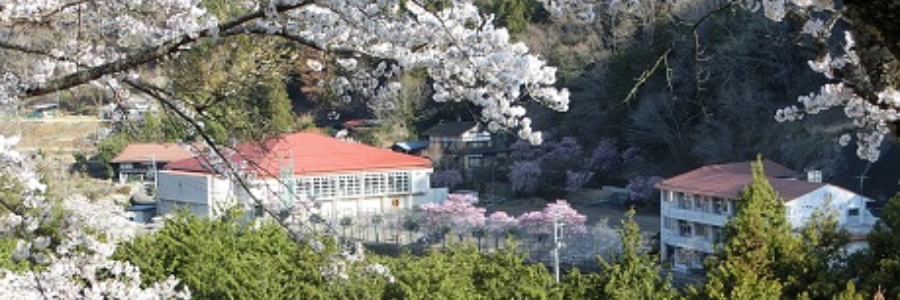 秋山中学校のタイトル画像